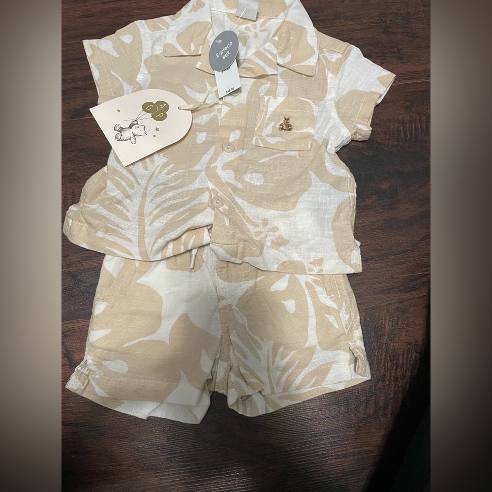 Baby boys Gap two piece set